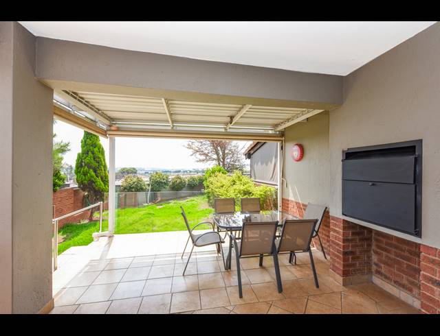 3 BEDROOM DUPLEX FOR SALE IN RIETVLEI RIDGE COUNTRY ESTATE